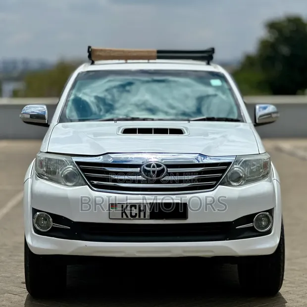 Toyota Fortuner 2015 White - 1