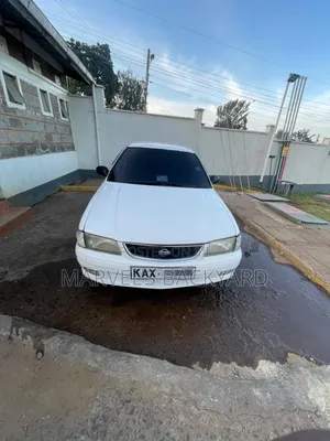 Nissan FB15 2001 Nyeupe