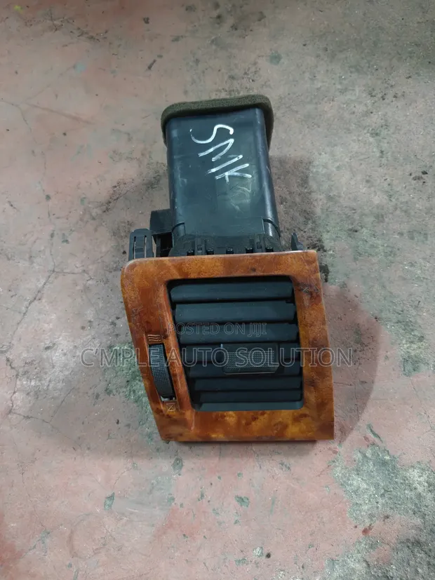 Toyota Noah 2005 Dashboard Vent - Used - 1