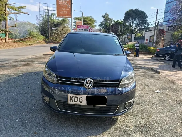 Volkswagen Touran 2015 Blue - 1