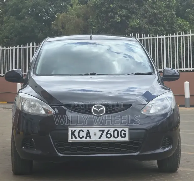 Mazda Demio 2007 Nyeusi - 1