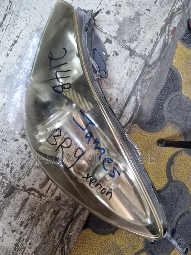 Subaru Legacy BR9 Xenon Headlights (Used) - 1