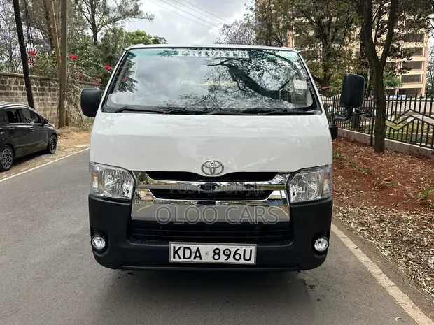 Toyota HiAce 2013 White - 1