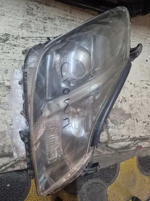 Taa za Xenon za Toyota Crown (Upande wa Kulia)