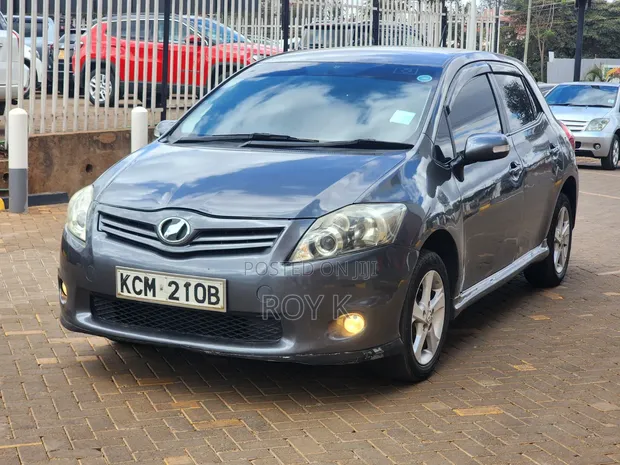 Toyota Auris 2010 Gray - 1
