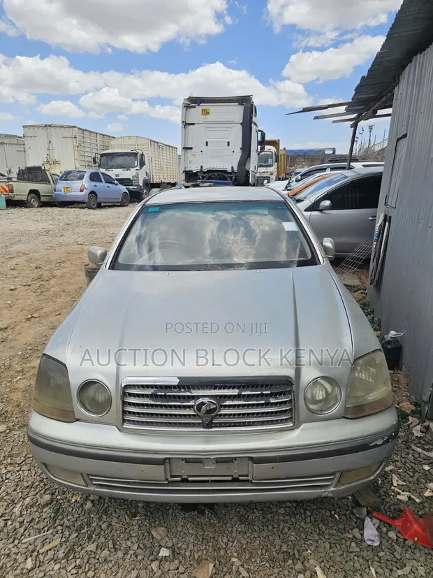 Toyota Progress 2005 Silver - 1