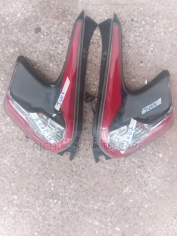 Tail Lamp Nissan Juke Ichikoh Valeo D135 (Used) - 1