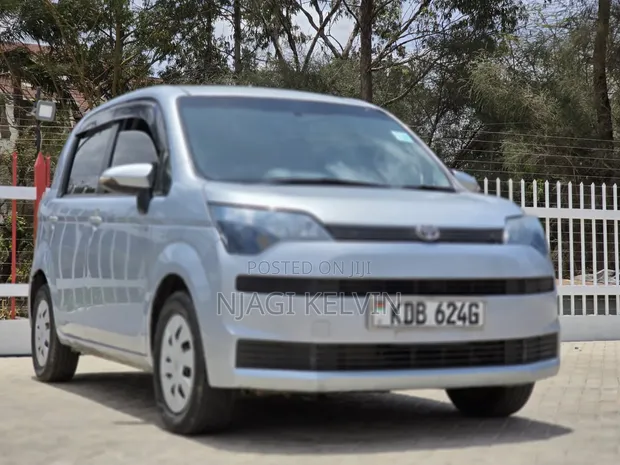 Toyota Spade 2013 Nyeusi - 1