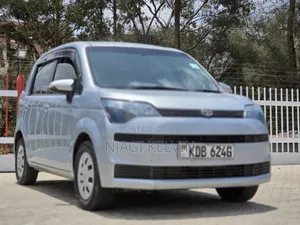 Toyota Spade 2013 Nyeusi