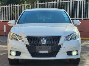 Toyota Crown Athlete 2015 Rangi ya Pearl