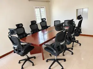 Meza ya Mikutano ya Brown Mahogany na Viti
