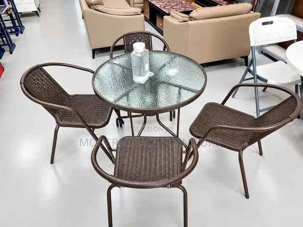 Brown 4-Seater Dining Set ya Nje - 1