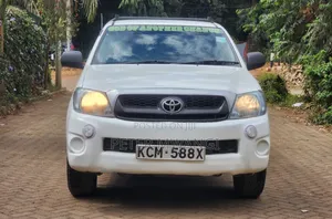 Toyota Hilux 2010 Nyeupe