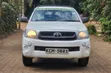 Toyota Hilux 2010 White - 1