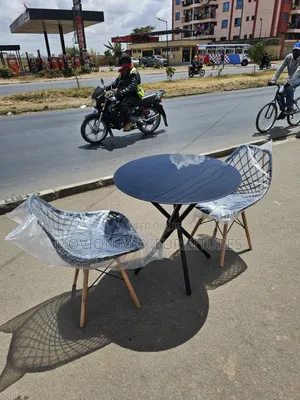 Luxe Noir Dining Set ya Mviringo ya Kioo