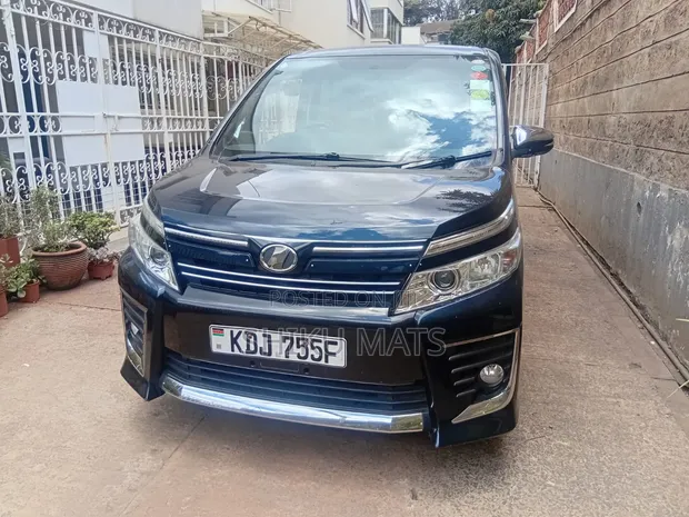Toyota Voxy 2016 Nyeusi - 1