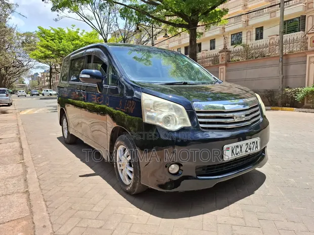Toyota Noah 2012 Black - 1