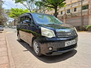 Toyota Noah 2012 Nyeusi