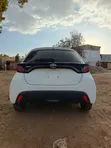 Toyota Yaris 1.5 Sedan L 2020 Nyeupe - 4