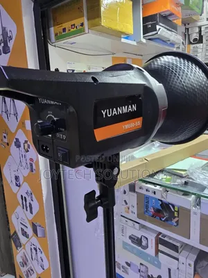 YUANMAN YM600-SS Adjustable LED Photography Light 3200K-6500K