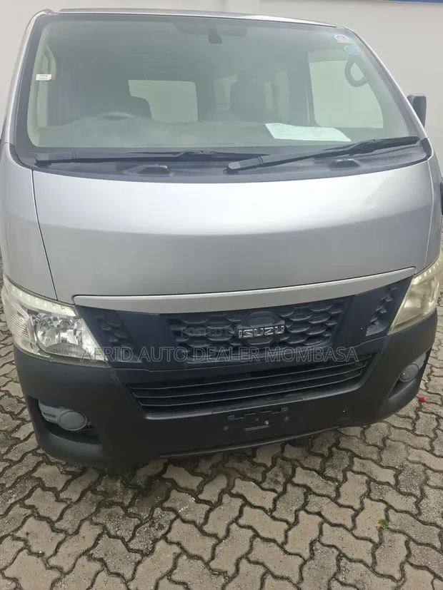 Isuzu Como 2018 Silver - 1