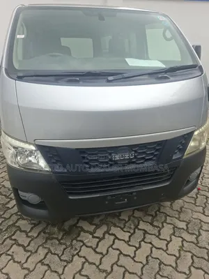 Isuzu Como 2018 Silver
