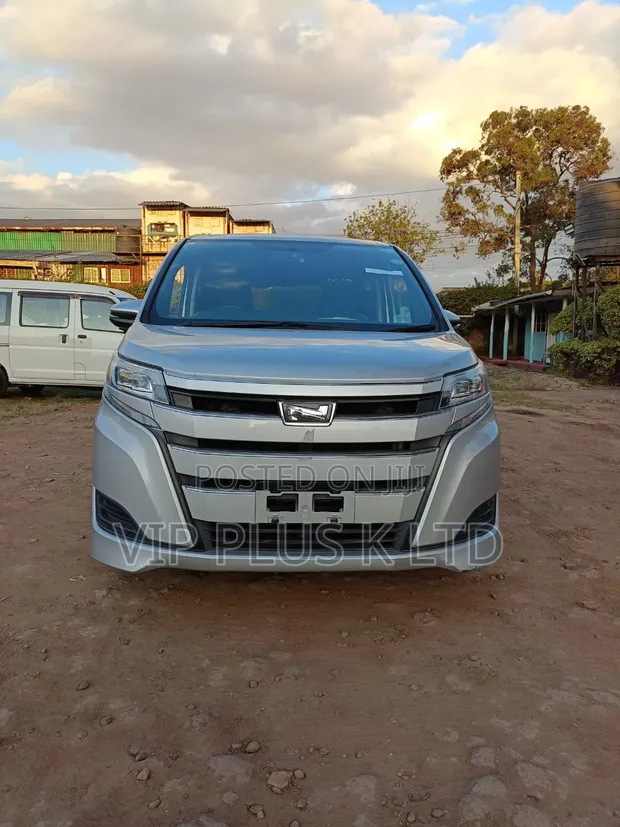 Toyota Noah 2.0 FWD (8 Seater) 2019 Silver - 1