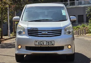Toyota Noah 2012 Silver