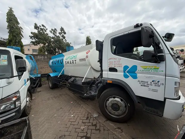 Mitsubishi Fuso Canter 2021 Tanker Truck - 1
