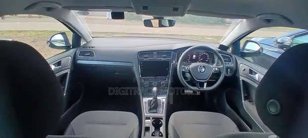 Volkswagen Golf 2019 Nyeusi - 1