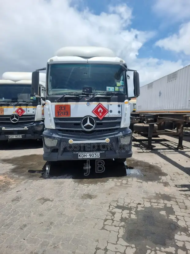 Mercedes-Benz Actros MP4 2016 Rigid Truck - 20,000L Tanker - 1
