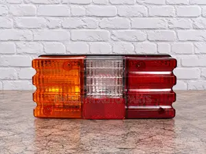 Depo Tail Lamp kwa Toyota Hilux RN65 (1984-1987)