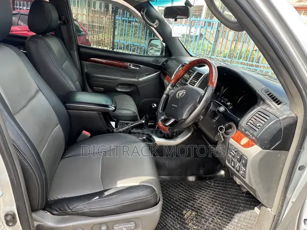Toyota Land Cruiser Prado 3.0 D-4D 5dr 2006 Silver - 1