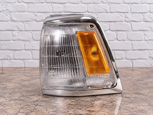 Toyota Hilux YN85 Chrome Corner Lamp (1989-1992) - 1
