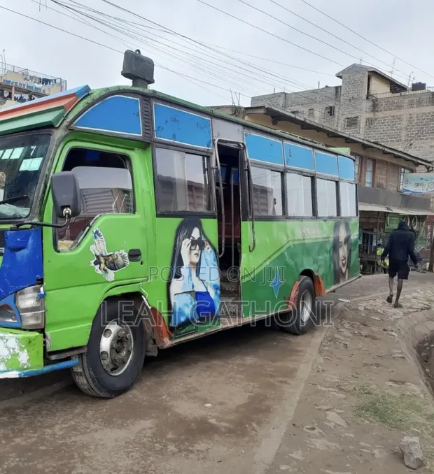 Isuzu NQR 33 Seater Bus 2010 - 1