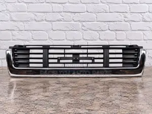 Grille ya Mbele ya Toyota Hilux LN106/LN130 (1989-1991) - Chrome/Nyeusi