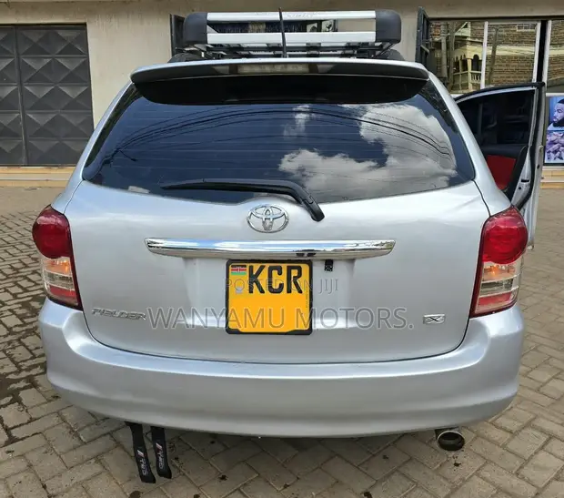 Toyota Corolla Fielder 2011 Silver - 1