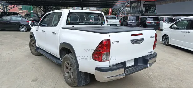 Toyota Hilux 2020 White - 1