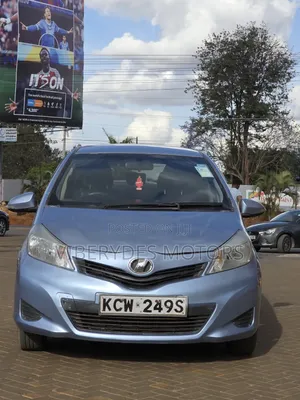 Toyota Vitz 2013 Bluu