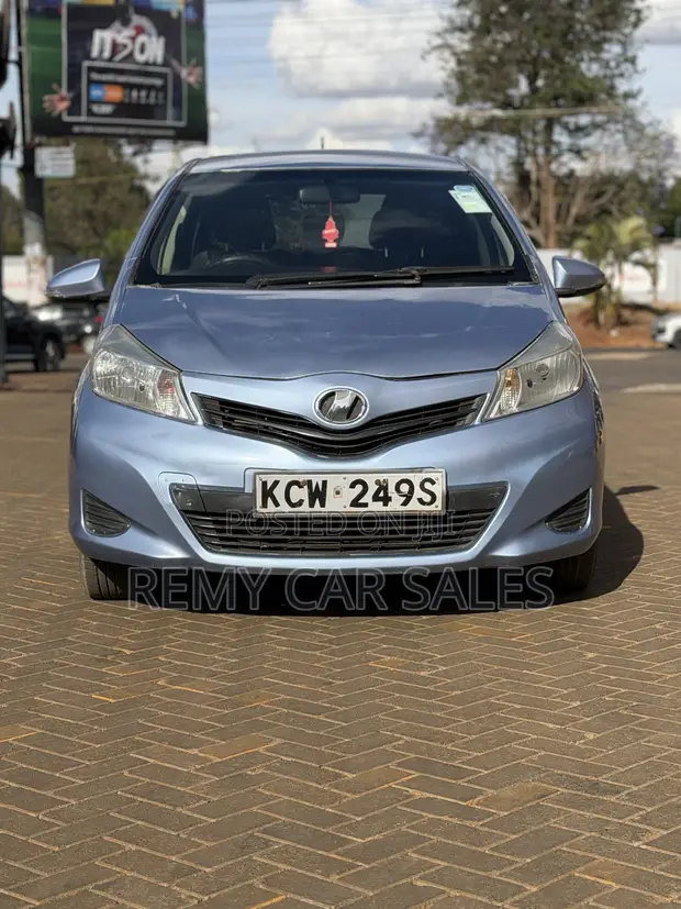 Toyota Vitz 2013 Bluu - 1
