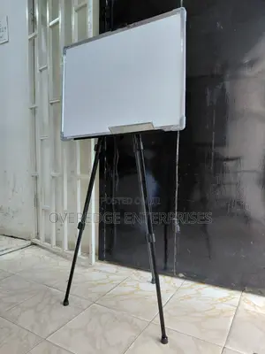 Ubao Nyeupe na Stendi ya Kuonyesha 3ft x 2ft