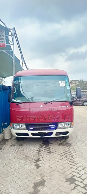 Mitsubishi Fuso Rosa 2018 Bus - Nyekundu