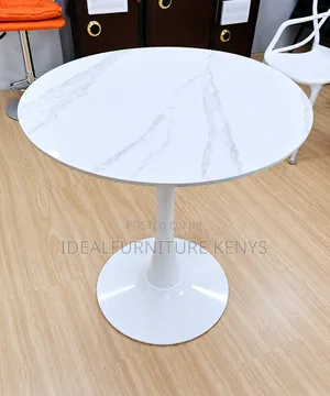 Jedwali la Kula la Marumaru Nyeupe la Mviringo