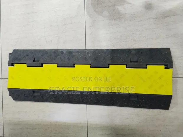 Heavy Duty Rubber Cable Protector Ramp - 1