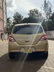 Nissan Tiida 2010 Gold - 2