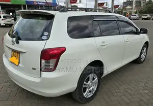 Toyota Corolla Fielder 2011 Nyeupe