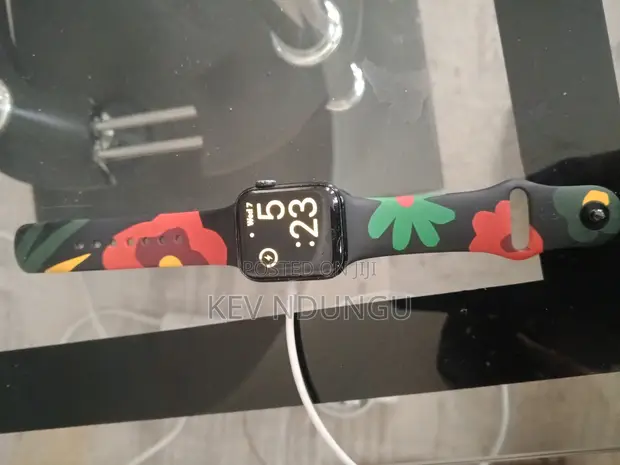 Apple Watch SE 2 (40mm) - 1