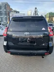 Toyota Land Cruiser Prado 2022 Nyeusi - 2