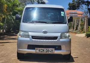 Toyota TownAce 2010 Nyeupe