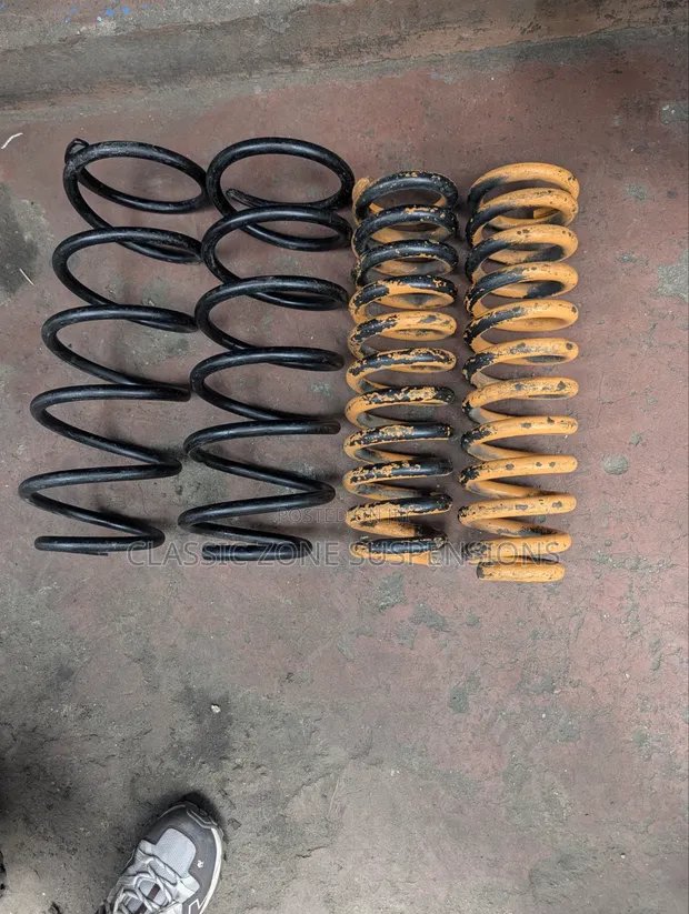 Coil Springs za Toyota Land Cruiser 200 Series (Zilizotumika) - 1